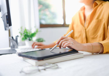 Comment se constituer un portfolio solide en début de carrière digitale ?