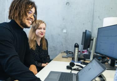 Pourquoi se former aux métiers du numérique dès la sortie du lycée ?
