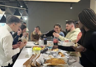 Des déjeuners participatifs à l’École 301, un moment de convivialité et d’échange